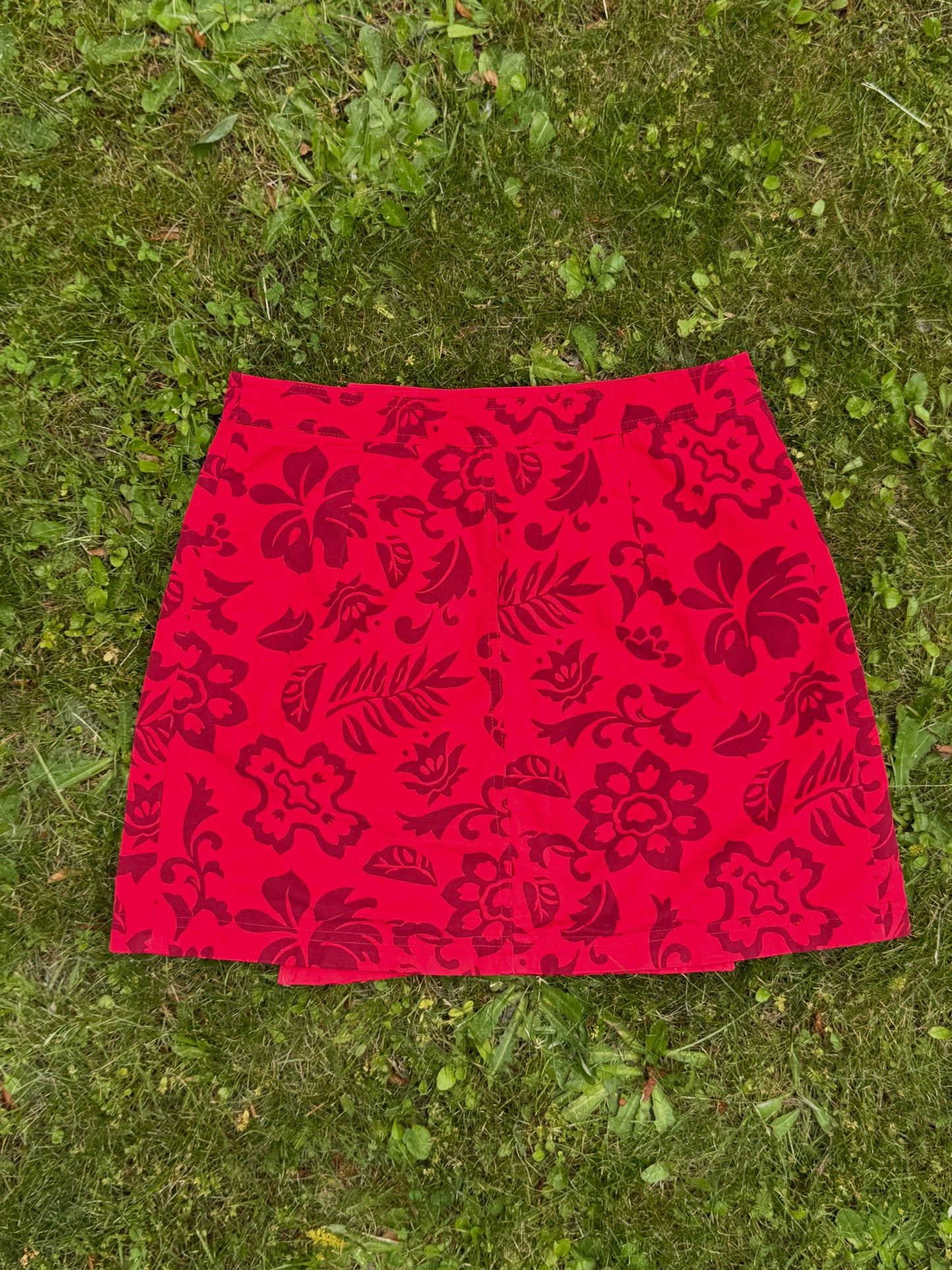 Cross-over hawaiian mini skirt | Size 6-8