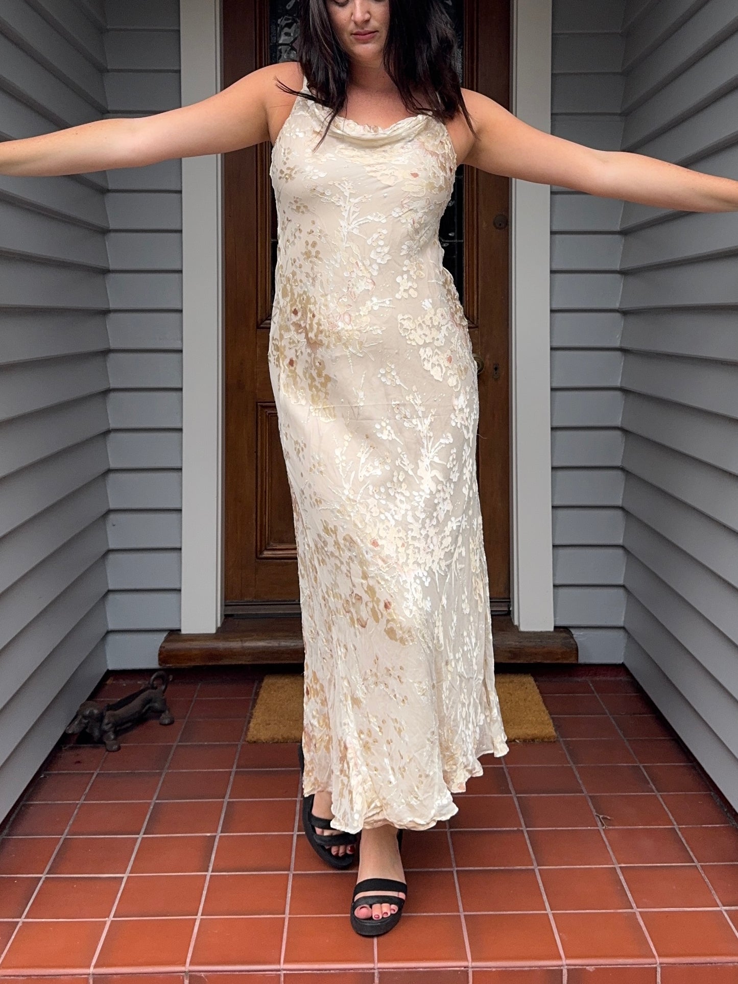 Beautiful Creme Vintage Gown | Size 8-10