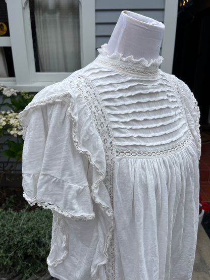 White top with frill detail | Size 8