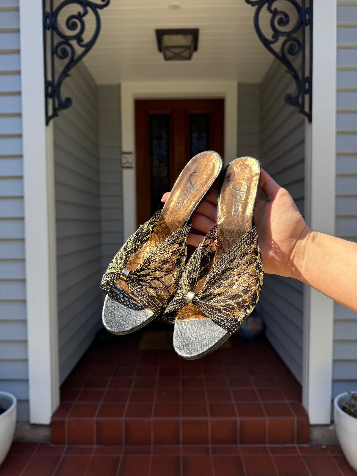 Y2K Gorgeous Black + Gold Kitten Heels | Size 8 1/2