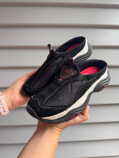 Vintage Pulp Slip-On Sneakers | Size 6
