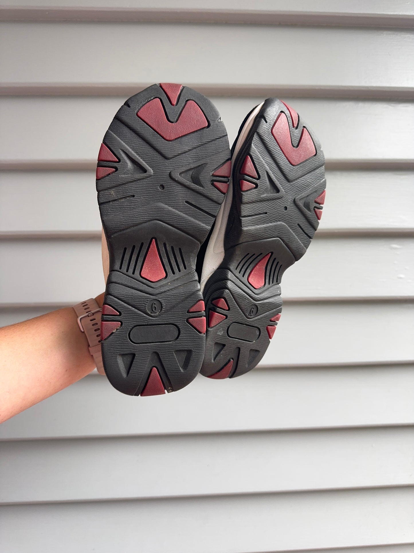 Vintage Pulp Slip-On Sneakers | Size 6
