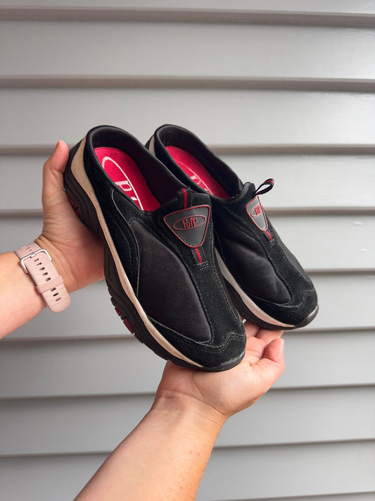 Vintage Pulp Slip-On Sneakers | Size 6