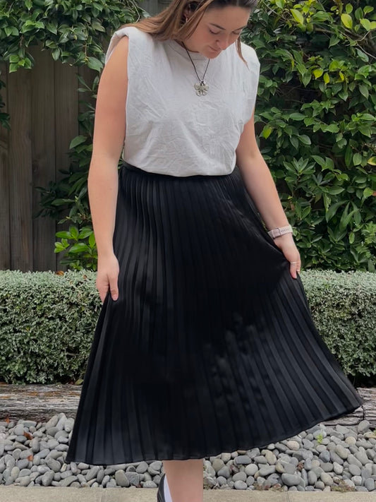 Black Pleated Midi Skirt | Size L