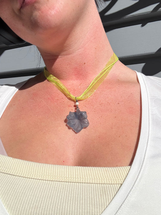 Green Necklace With Floral Pendant