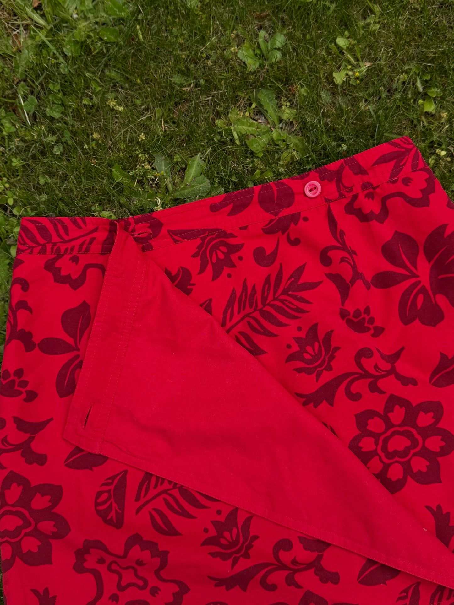 Cross-over hawaiian mini skirt | Size 6-8